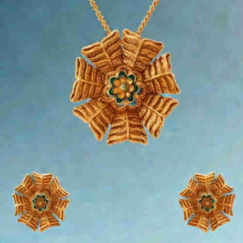 22Kt Gold Pendant Set With Hallmarked